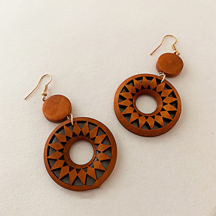 Round exaggerated retro wooden earrings