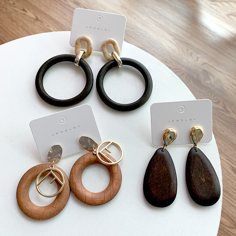 Round exaggerated retro wooden earrings